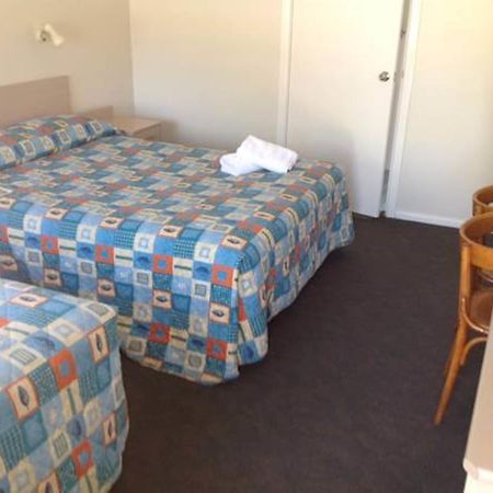 Gundagai Gabriel Motor Inn חדר תמונה
